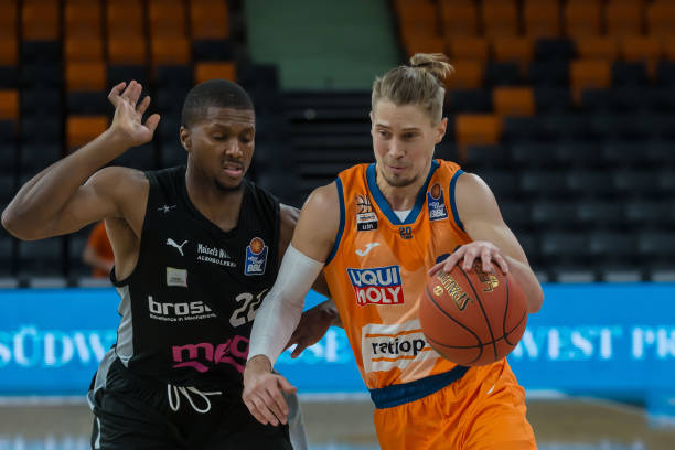 的行为让他 的行为让他