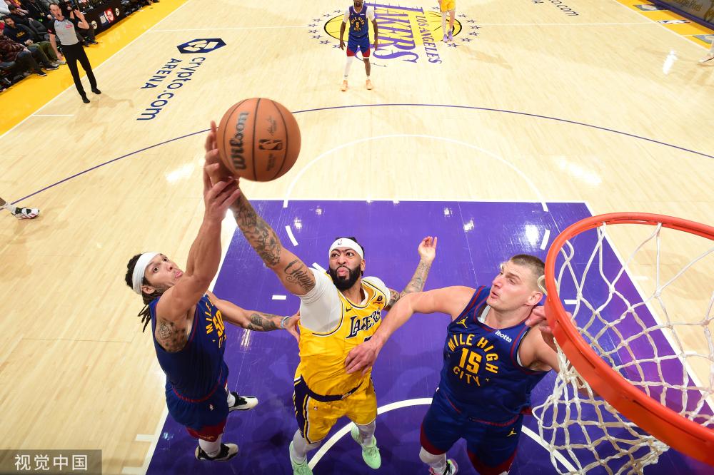 表现的反差 表现的反差