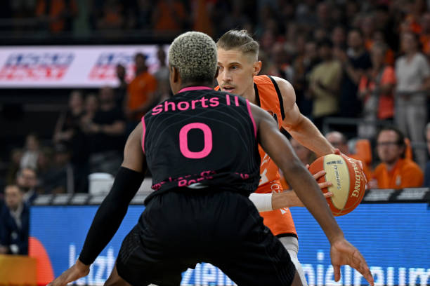 也是对整个 也是对整个